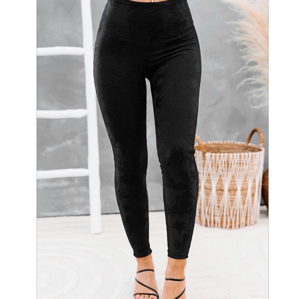 Floral textured patter leggings